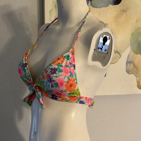Victoria’s Secret floral multicolor bikini top - Picture 2 of 4